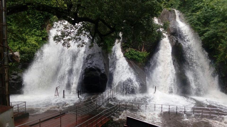 courtallam-falls-featured image from ab tours & travels